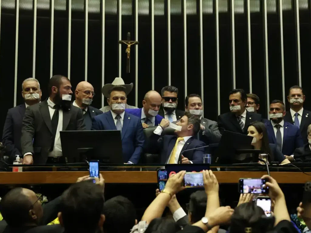 Oposição pede anistia a 8/1 e impeachment de Moraes