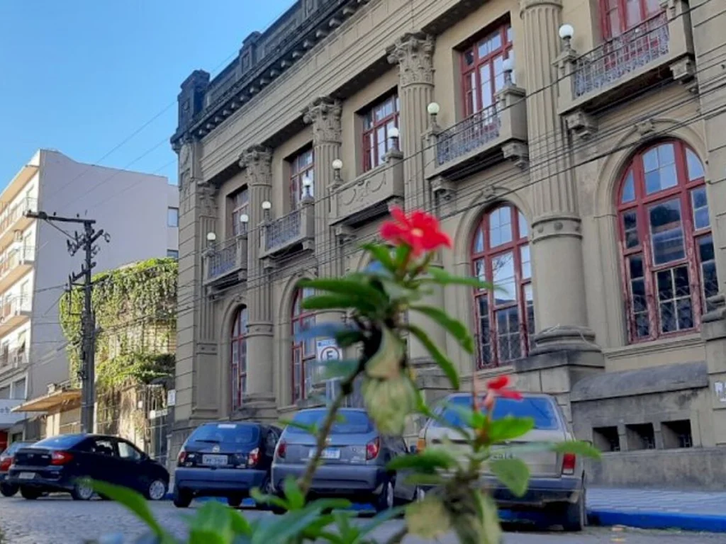 Teatrólogos defendem Comercial como complexo e não teatro municipal