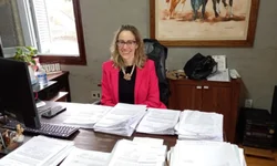 Homem é preso com armas, droga e R$ 1,6 mil