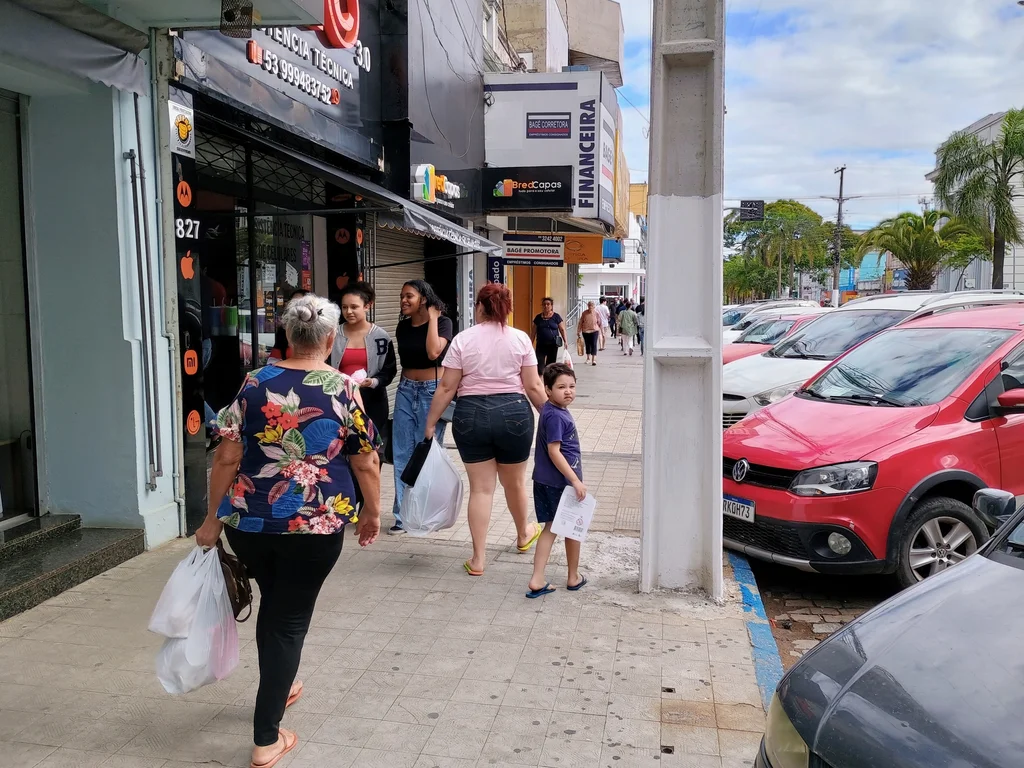 Dia do “troca-troca” leva bageenses às lojas do Centro