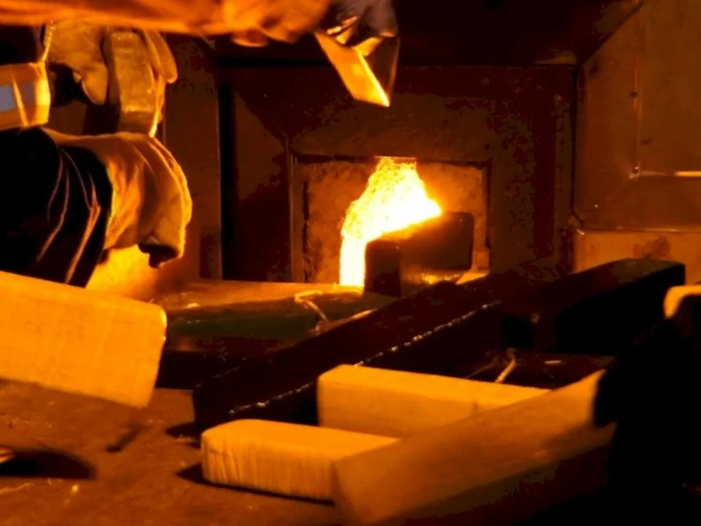 Toneladas de drogas são incineradas