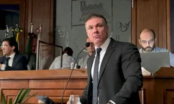 Quinta-feira foi quente na política