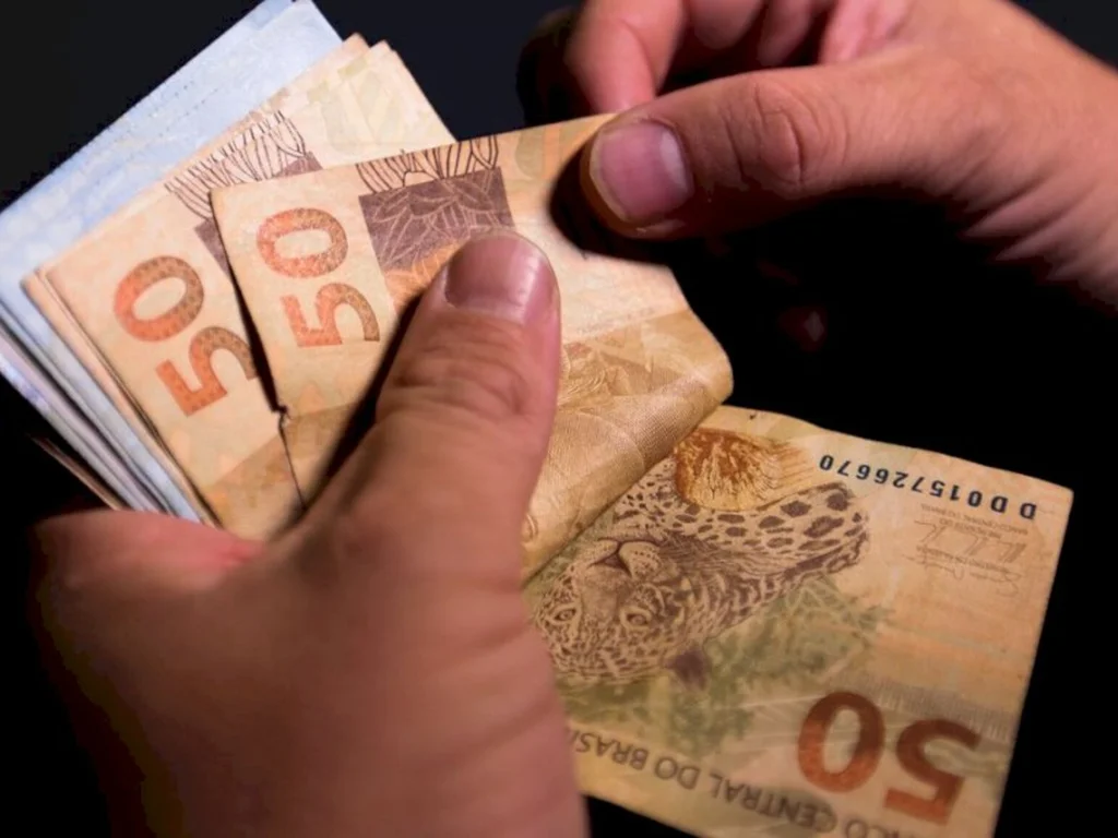 Câmara aprova projeto que põe fim aos supersalários