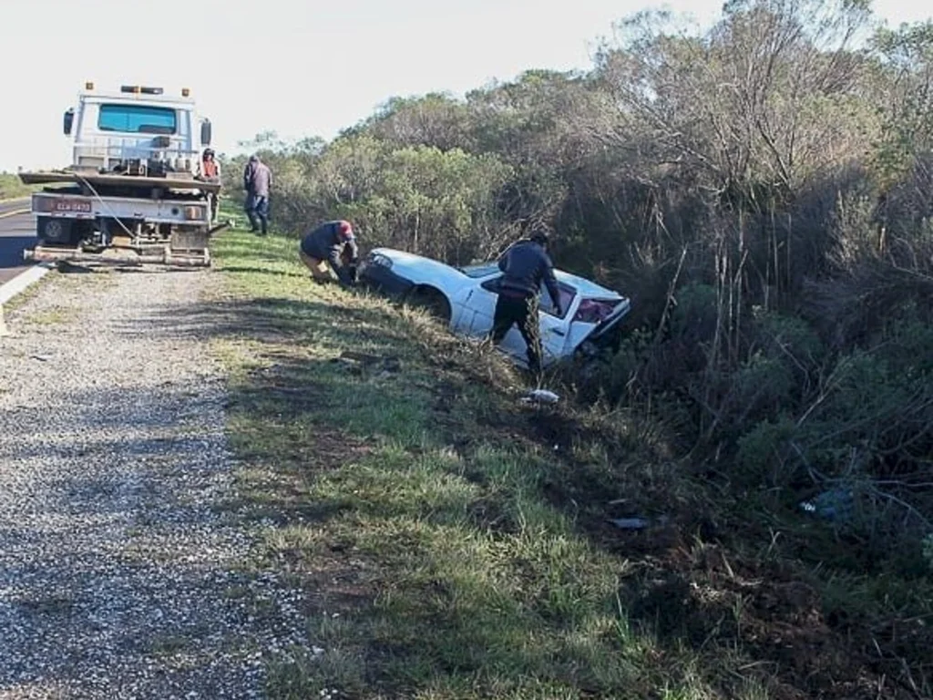 Veículo de Bagé se envolve em acidente na BR-293