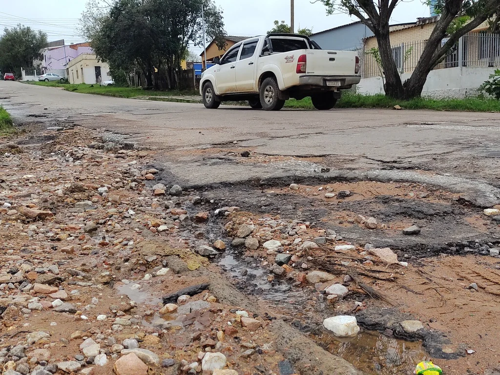 Mais de 93 milímetros resultam em alagamentos em toda cidade