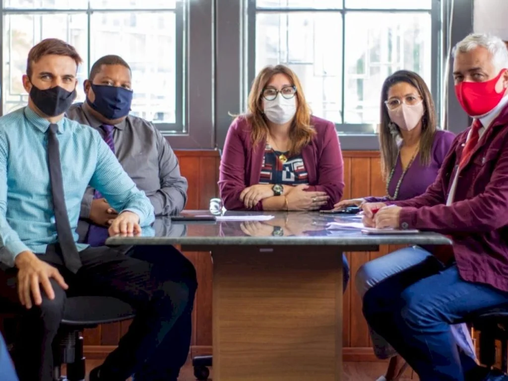 Oposição protocola representação no Ministério Público