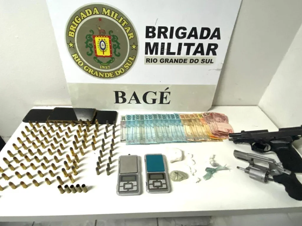 Homens são detidos com armas, munições, droga e dinheiro