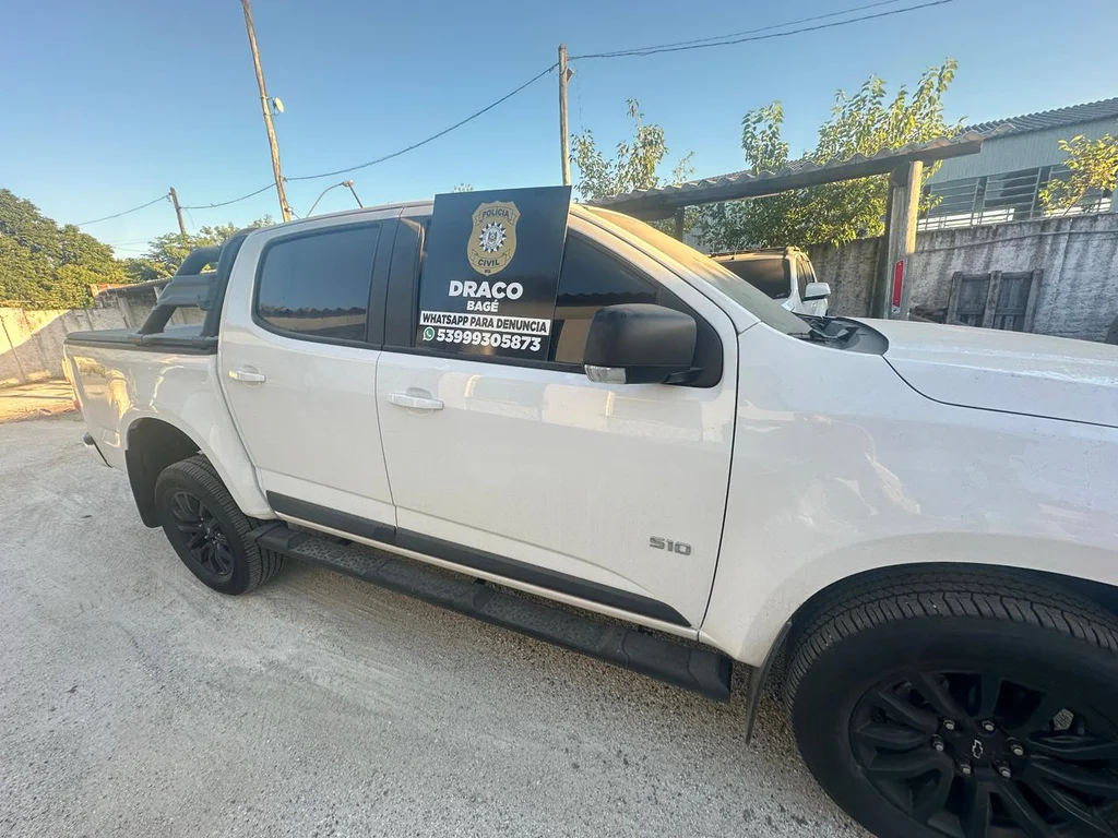 Carros uruguaios são apreendidos em imóvel