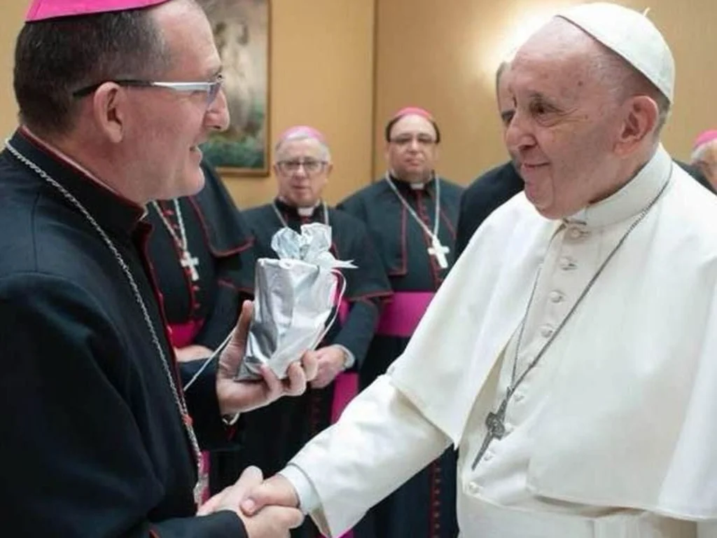 Papa Francisco morre aos 88 anos e deixa legado de diálogo e inclusão