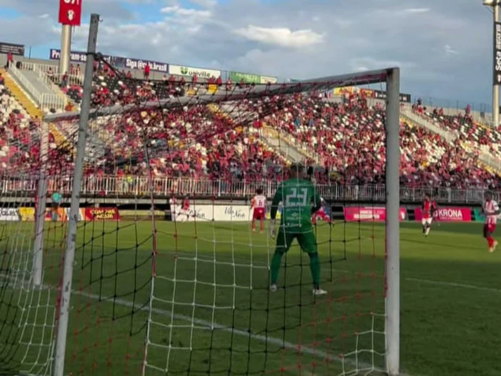 Guarany joga bem, mas é superado pelo Joinville