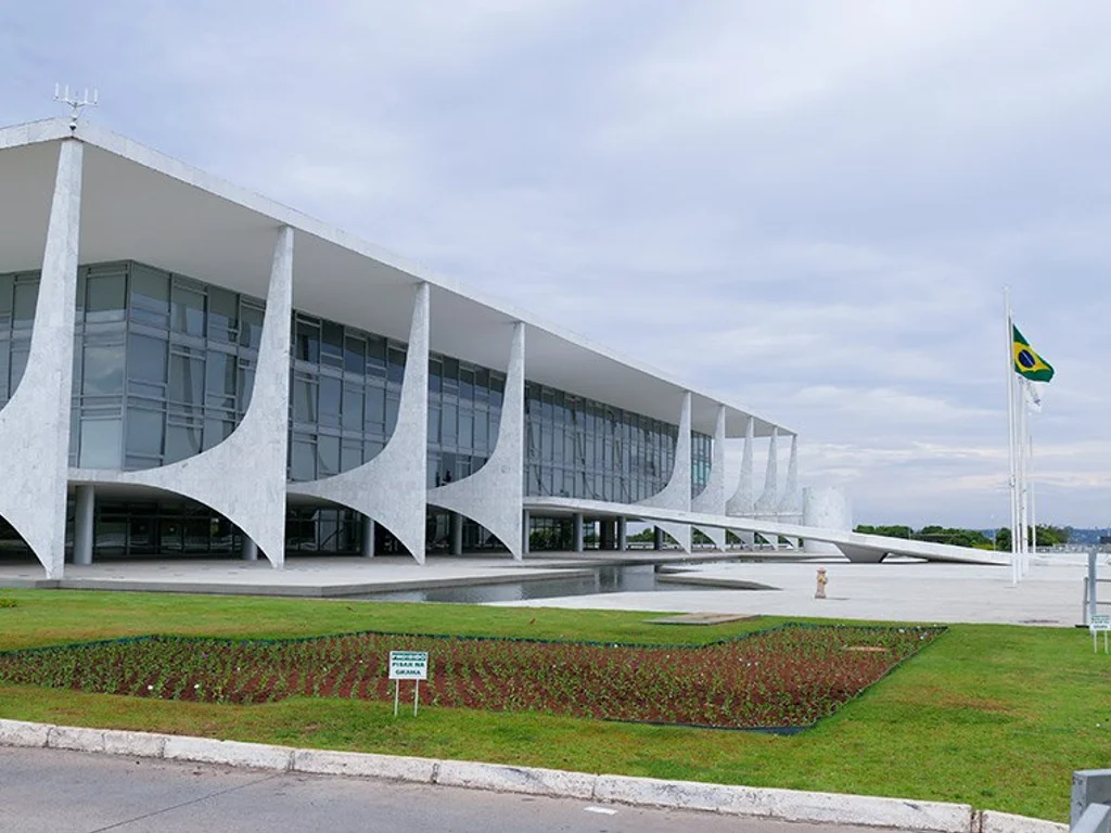 Orçamento de 2026 fixa despesas, reajusta salário mínimo e veta emendas