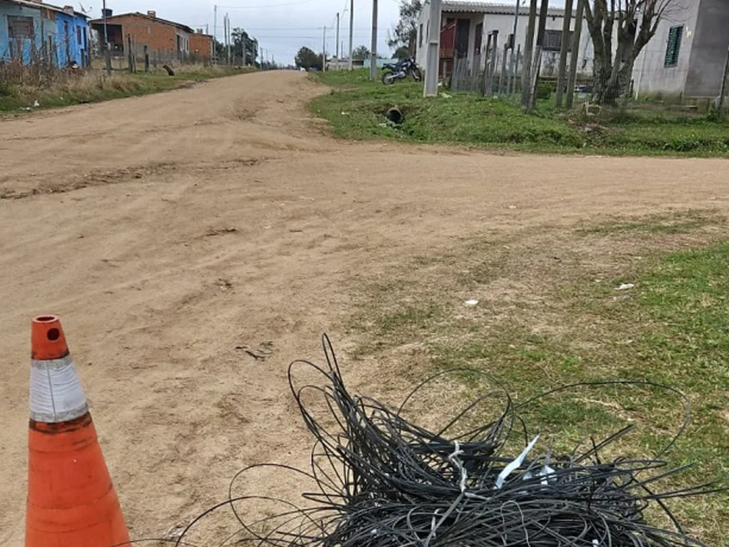 Bagé inicia retirada de fiação aérea em desuso