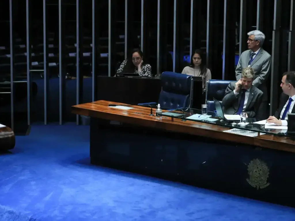 Adiada votação de PEC que acaba com reeleição para cargos do Executivo